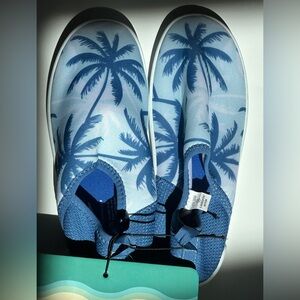 NWT Speedo Kids Water Shoes with Blue Palm Design Juniors Size 2-3